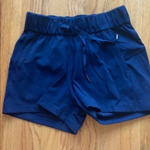 Lululemon On The Fly short size 2